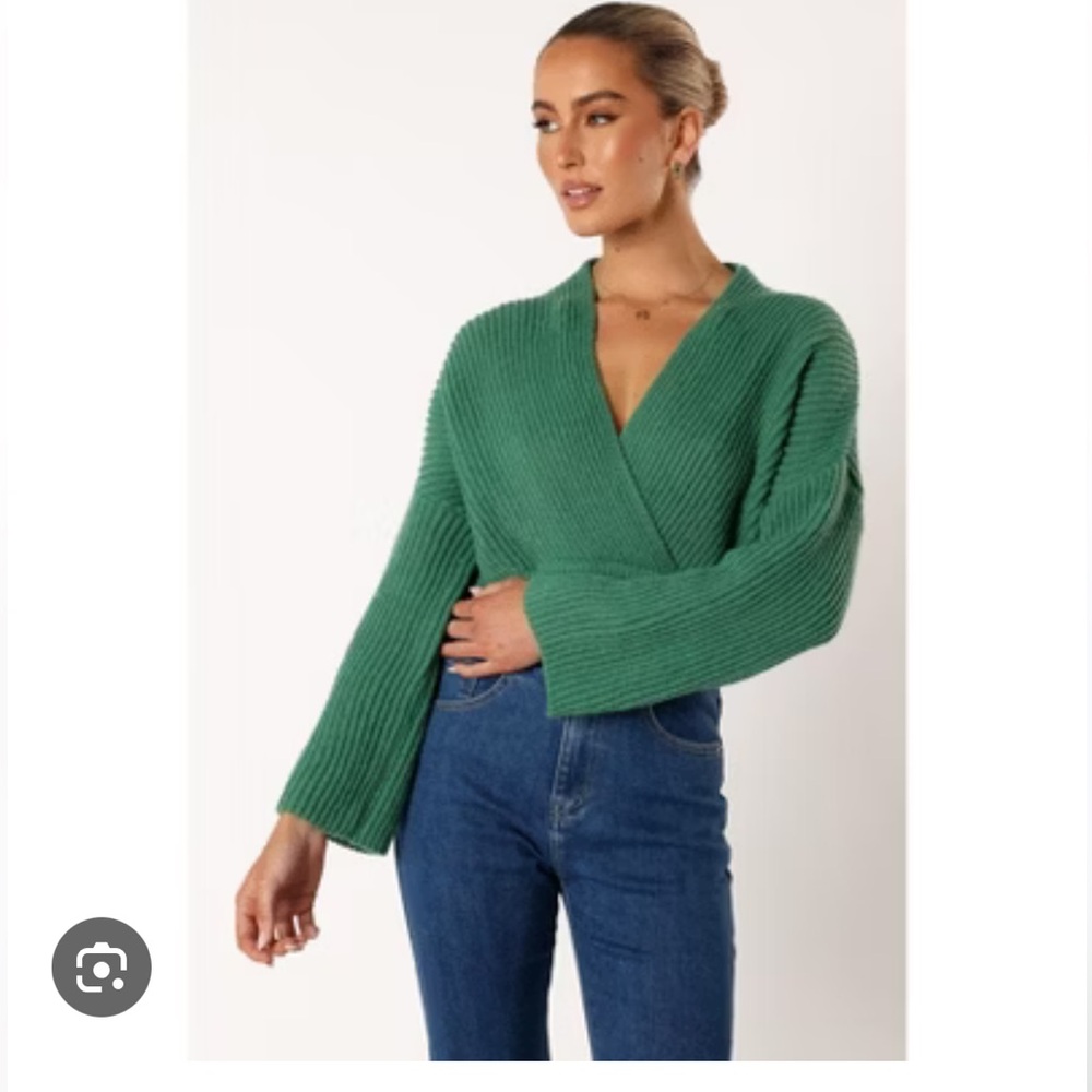 Petal + Pup 💚💚 Brinley Cropped green knit V-Neck Ribbed Sweater NWT